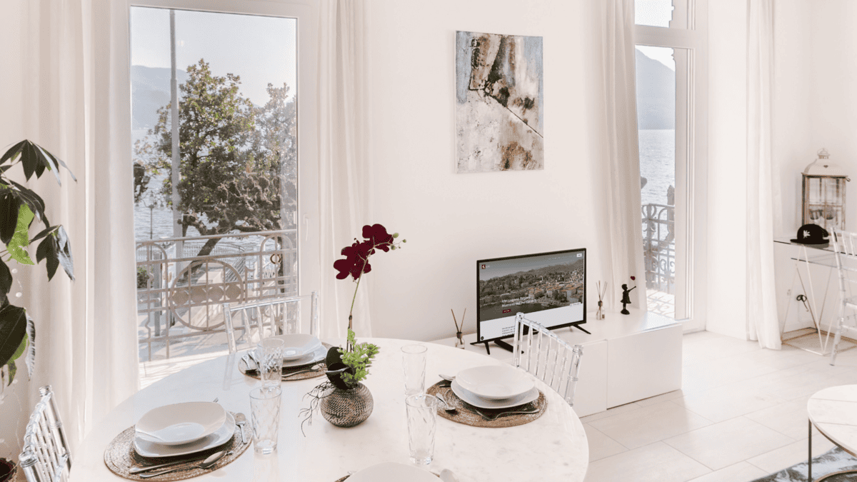 Luxury Home Interior Design: How to Incorporate Vintage Aesthetics Into Modern Living